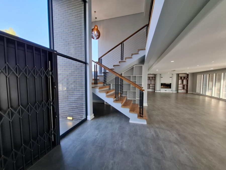 5 Bedroom Property for Sale in Somerton Estate Free State